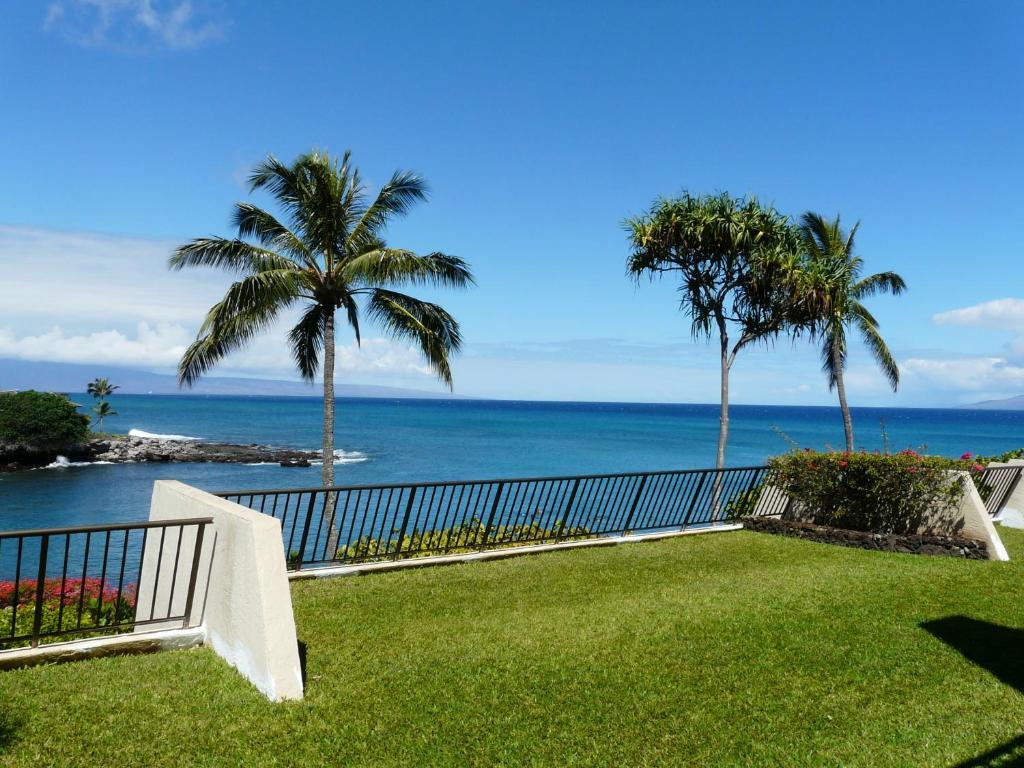 Condos At Napili Point Lahaina Room photo